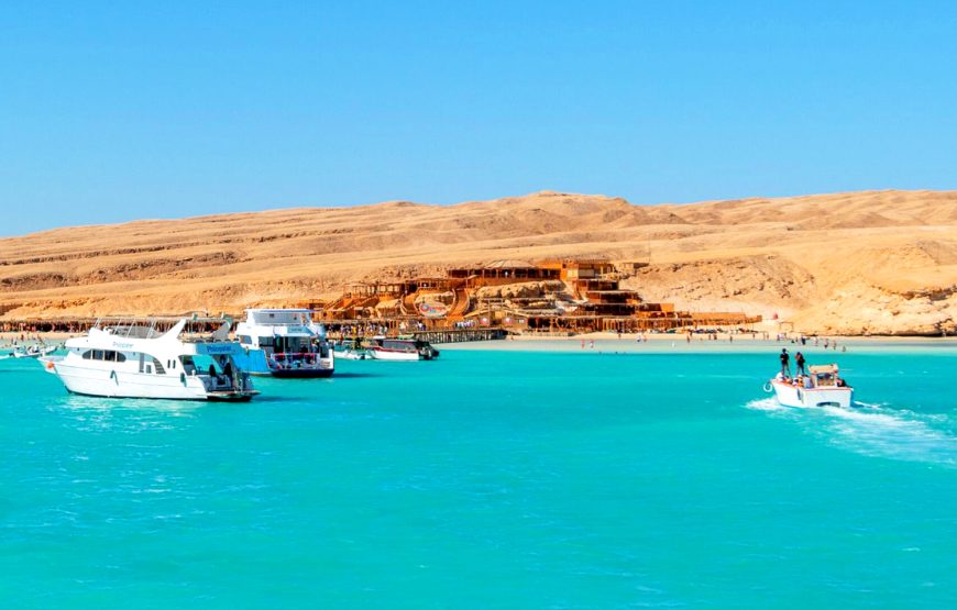 Hurghada: Orange Bay and Snorkeling Cruise Tour with Lunch