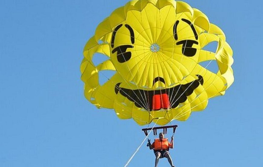 Hurghada: Single Parasailing Adventure Above the Red Sea